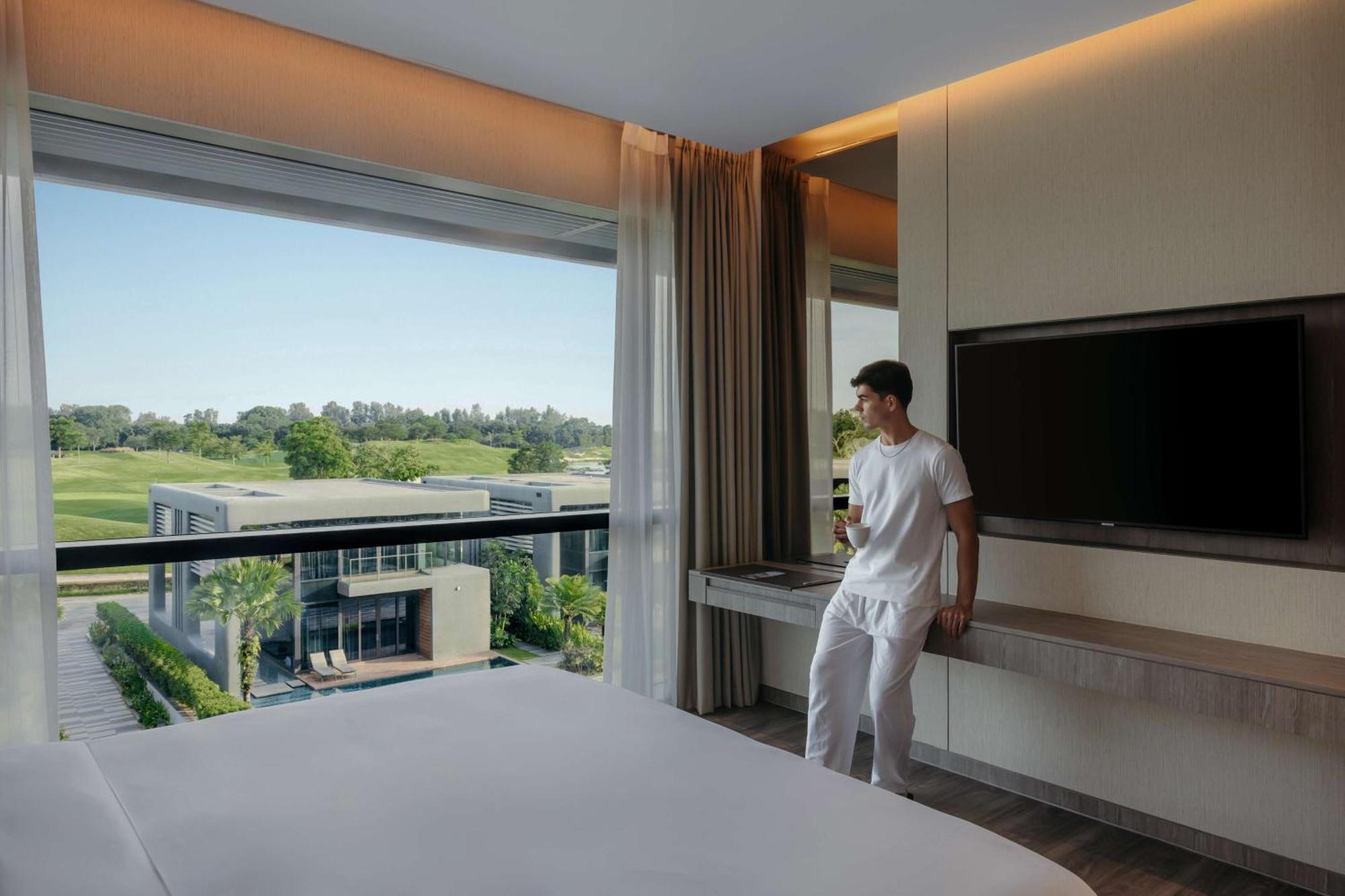 Deluxe Laguna Pool View Twin